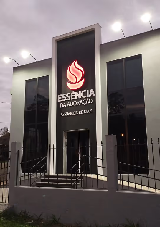 Construtora de casas e reformas de casas em Itapemirim — fachada renovada com acabamento premium