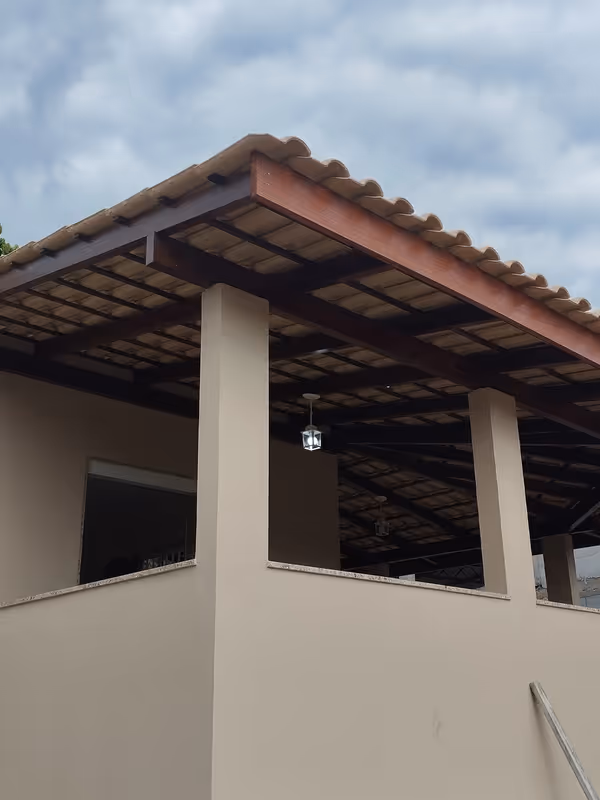 Fachada de casa moderna construída pela Moté Construções