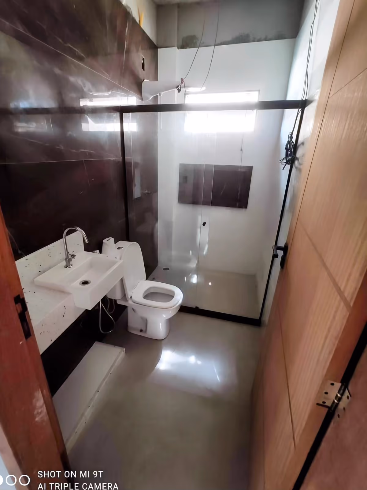 Imagem de obra da Mote Construcoes Reforma Premium em Independencia, Cachoeiro de Itapemirim: 🎯Reforma de banheiro com porcelanato 120x60 em Independência, Cachoeiro de Itapemirim Este banheiro finalizado mostra como o...