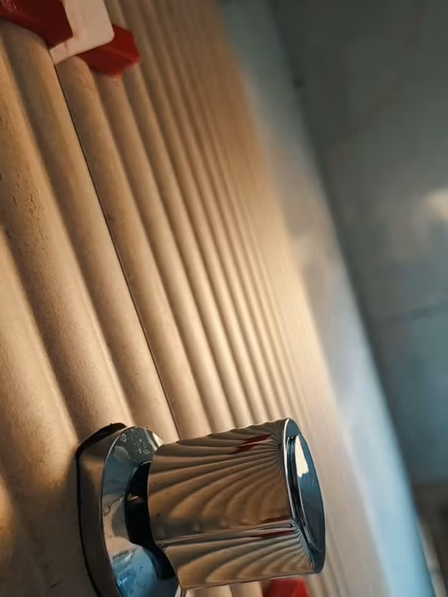 Video de obra da Mote Construcoes Reforma Premium em Itapemirim: PORCELANATO DE GRANDE FORMATO | CADA DETALHE FAZ A DIFERENÇA 🚿 Neste banheiro, cada escolha foi pensada para unir estética, funcionalidade e...
