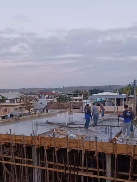 Video de obra da Mote Construcoes Construcao Residencial em Garrafao, Itapemirim: 🕖Concretagem de laje no Garrafão com equipe em ritmo total Esta concretagem de laje no Garrafão, em Itapemirim/ES, mostra uma etapa que...