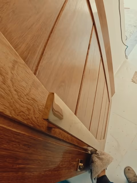 Video de obra da Mote Construcoes Reforma Premium em Paraiso, Cachoeiro de Itapemirim: 💛Instalação de puxador Gold em porta de madeira no Bairro Paraíso Os detalhes certos mudam a percepção de todo o ambiente. Nesta...