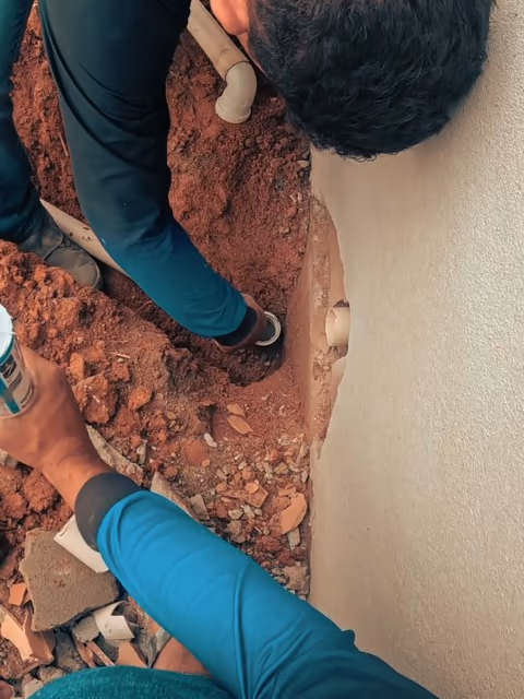 Video de obra da Mote Construcoes Construcao Residencial em Garrafao, Itapemirim: 🏠Acabamento cinza de fachada em Garrafão, Itapemirim Nesta obra em Garrafão, Itapemirim/ES, o acabamento cinza da fachada foi tratado...