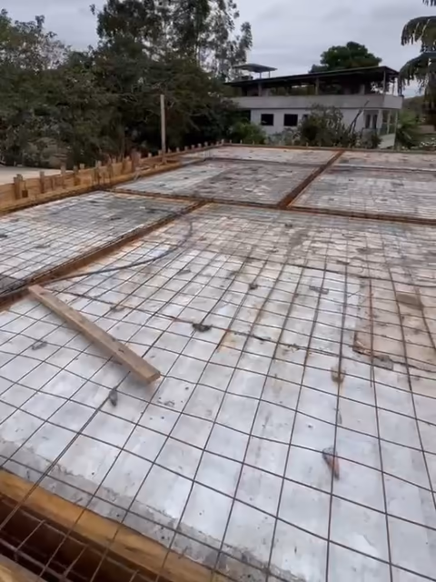 Video de obra da Mote Construcoes Construcao Residencial em Garrafao, Itapemirim: LAJE COMERCIAL DE ALTA PERFORMANCE | INFRAESTRUTURA E AUTORIDADE A base de um negócio próspero começa na solidez da sua estrutura. A...