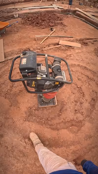 👊Compactação de solo no Córrego do Ouro para piso residencial Antes de qualquer contrapiso ou acabamento, o solo... - Mote Construcoes (30/10/2025)