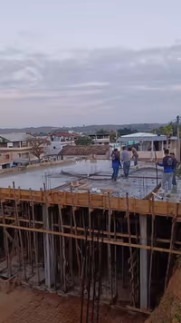 🕖Concretagem de laje no Garrafão com equipe em ritmo total Esta concretagem de laje no Garrafão, em Itapemirim/ES,... - Mote Construcoes (01/10/2025)