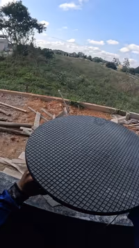 Reboco com desempenho de máquina e acabamento de mestre! 🛠️⚡ Estamos aplicando reboco com a nova desempenadeira… — Moté Construções (16/07/2025)